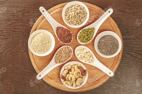Preview: Selection of cereal and nut-based snacks presented in a variety of containers