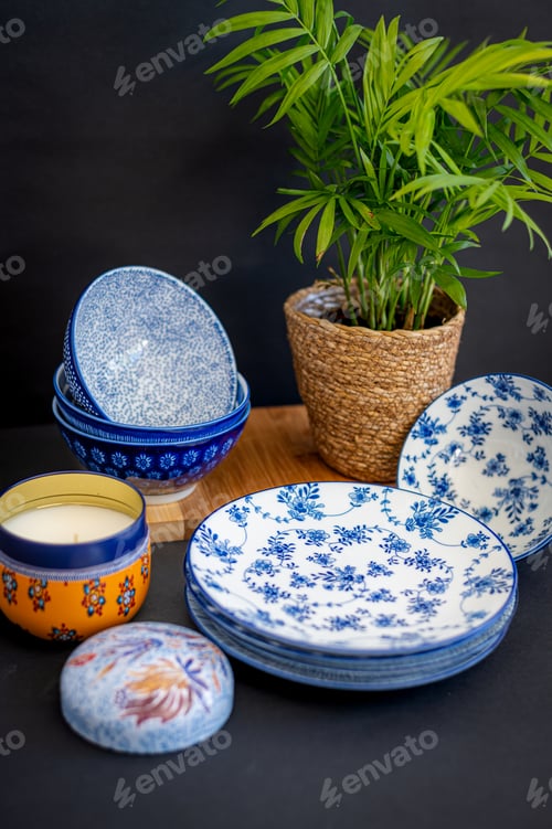 Preview: Elegant Blue and White Porcelain Dishware