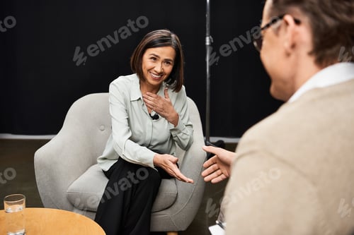 Preview: Journalist holds an insightful interview with a specialist in a cozy studio