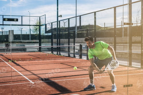 Preview: Man playing padel