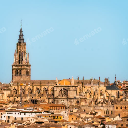 Preview: Telephoto lens view of the Cathedral of Toledo with the old town against sky
