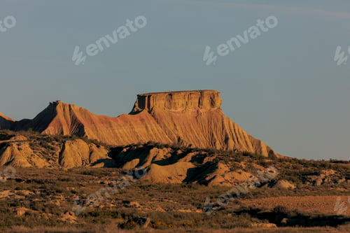 Preview: a rocky area that has some very tall rocks in it