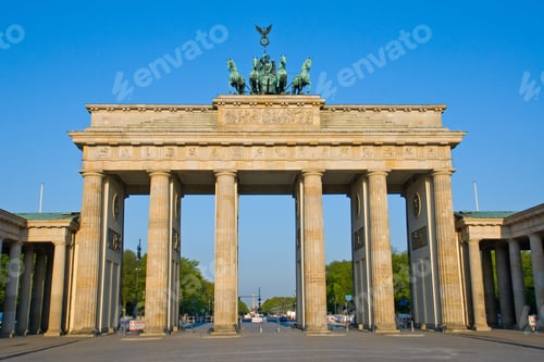 Preview: Brandenburger Tor in the early morning sun