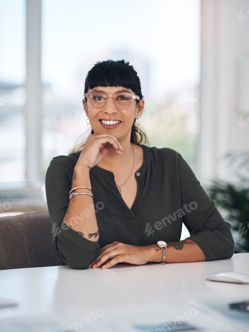 Preview: Confident Woman Posing at Table in Office