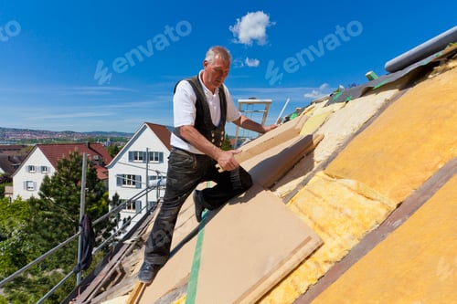 Preview: Germany, Baden-Wuerttemberg, Stuttgart, Mature man placing insulation
