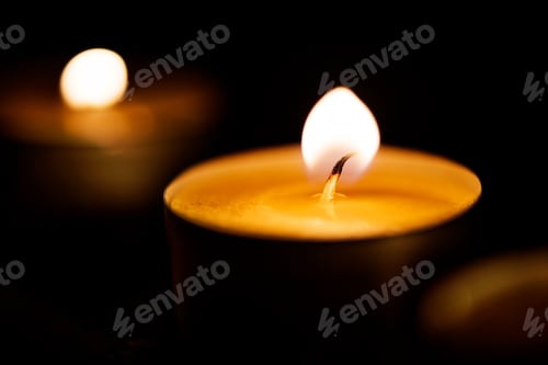 Preview: Candles glowing in the dark