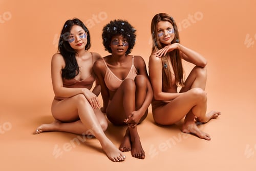 Preview: Multiethnic women on beige background