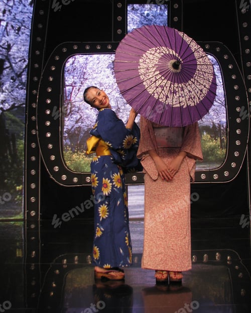 Preview: dancers are dancing japanese dance