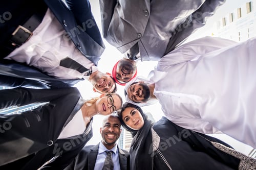 Preview: Business team in Dubai