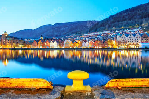 Preview: Famous Bryggen street