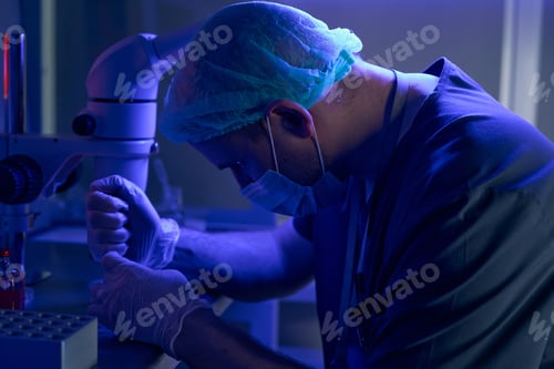 Preview: Genetic laboratory male worker is cultivating embryos