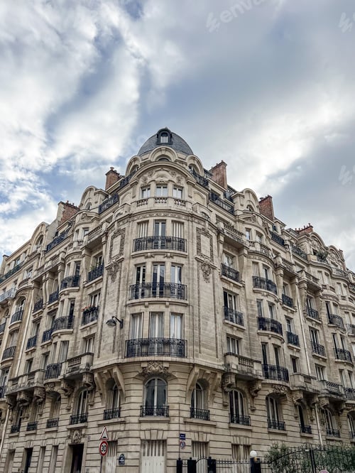 Preview: Facades of houses in Paris with balconies and shutters
