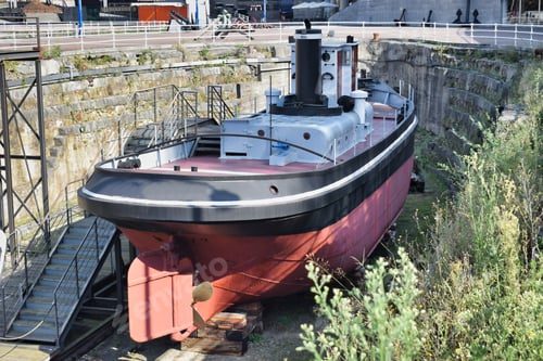 Preview: Fishing boat in the dry dock of the Bilbao Maritime Museum