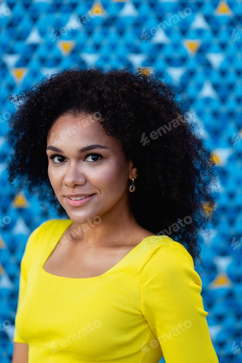 Preview: beautiful girl in a yellow t-shirt