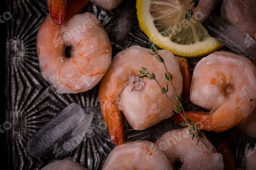 Preview: Frozen uncooked prawns or shrimps with lemon