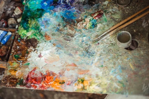 Preview: Artist's palette with oil paints and brushes
