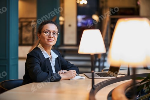 Preview: Attractive international female person posing on camera
