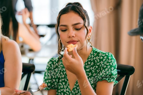 Preview: Enjoy Exceptional Service and Delicious Food at Our Eatery: Clients Savoring Meals and Drinks