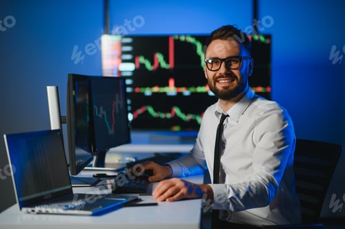 Preview: business man crypto broker, financial investor, trader or expert adviser at work, portrait
