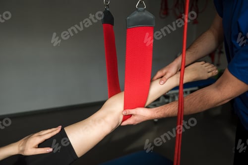 Preview: Red cord suspension exercises supporting leg muscle healing and hip stabilization