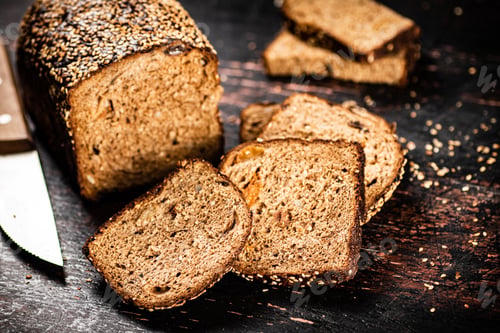 Preview: Sliced fragrant bread on the table.