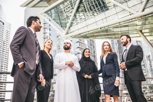 Preview: Business people in Dubai