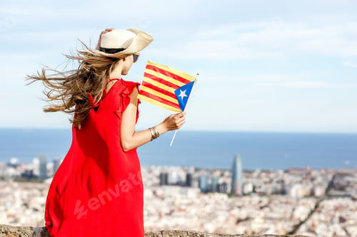 Preview: Woman traveling in Barcelona