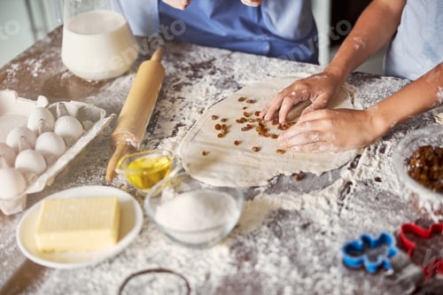 Preview: Cooking enthusiasts makiing dough with raisins for cookies