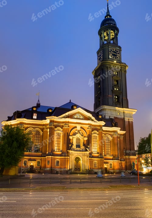 Preview: St. Michaelis in Hamburg at night