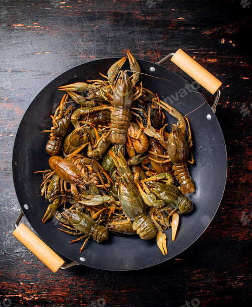 Preview: A pot of fresh crayfish.