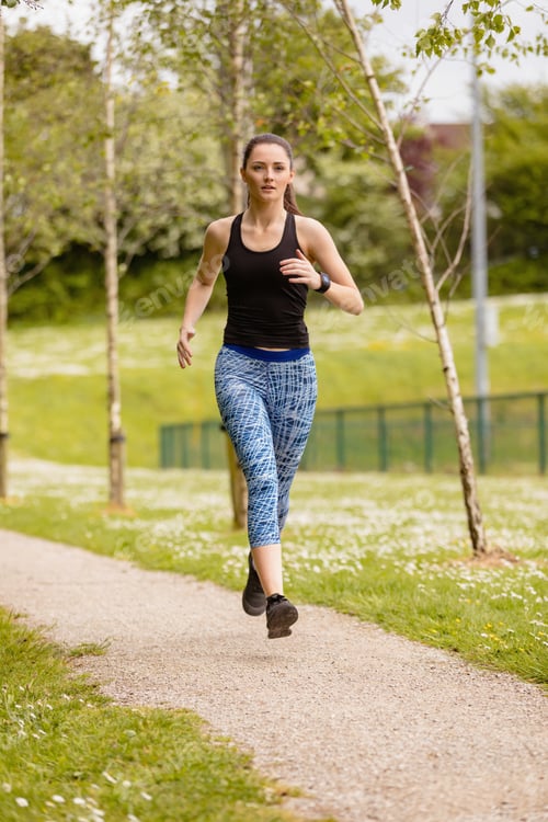 Preview: Woman jogging in the park