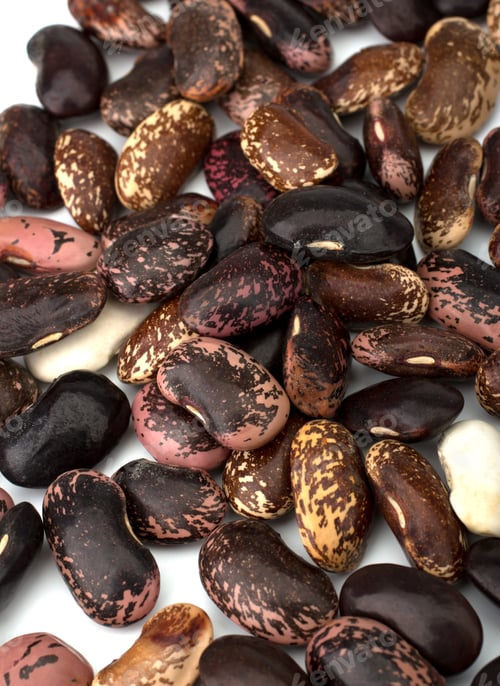 Preview: Dried kidney legumes haricot beans isolated on white background close up