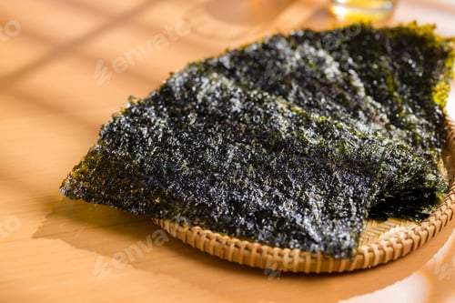 Preview: Salty Roasted Dried Seaweed on the table