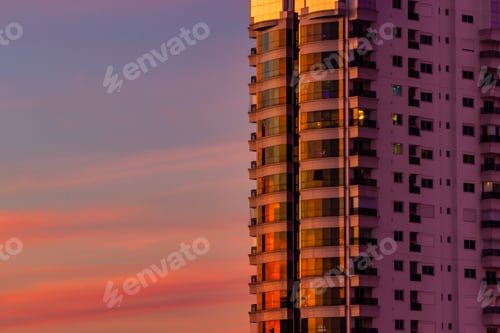 Preview: Photo of a building in the city.