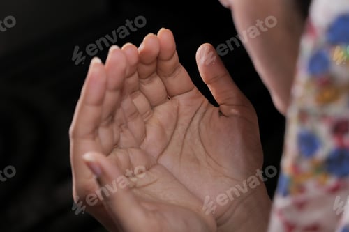 Preview: Close up of muslim women hand praying at ramadan