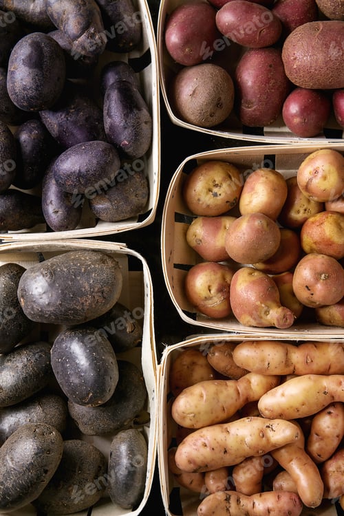 Preview: Variety of raw potatoes