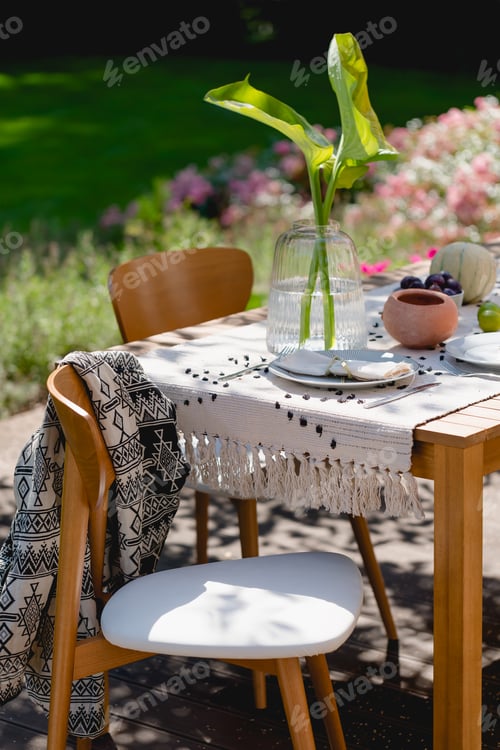 Preview: Decorations on the table