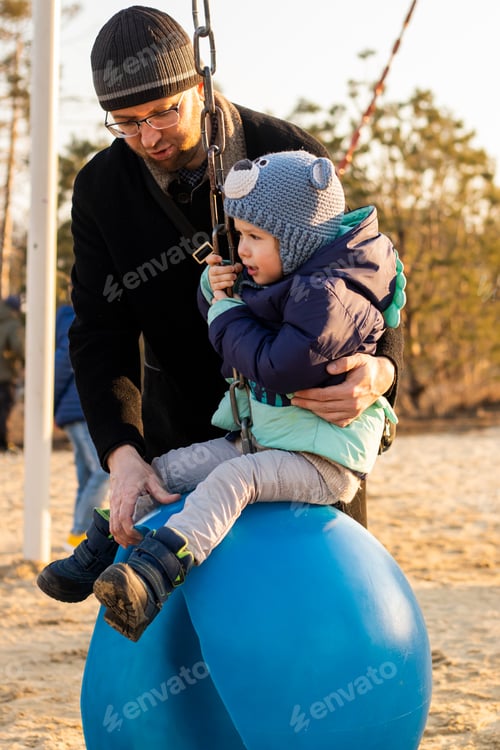 Preview: Dad and daughter have fun and play in the city park