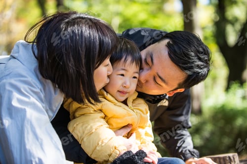 Preview: Japanese family in a park