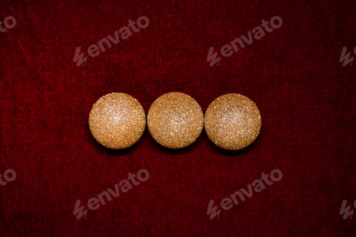 Preview: Gold christmas balls on red background