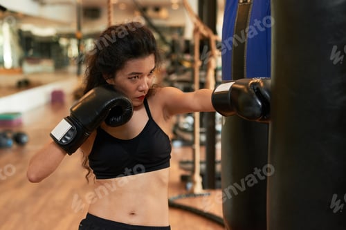 Preview: Muay Thai female boxer