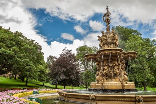 Preview: Big fountain in Edinburgh central park
