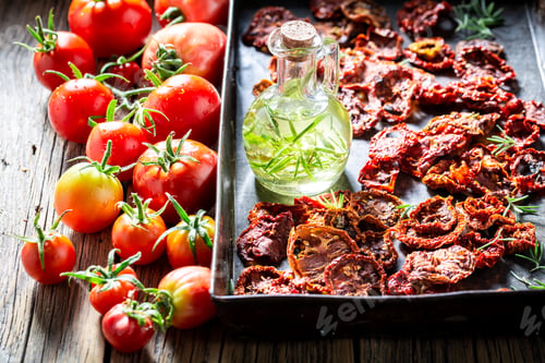 Preview: Tasty tomatoes dried in the sun on baking tray
