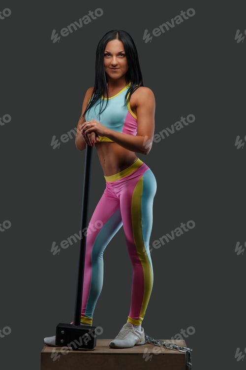 Preview: Female in colorful sportswear with hummer
