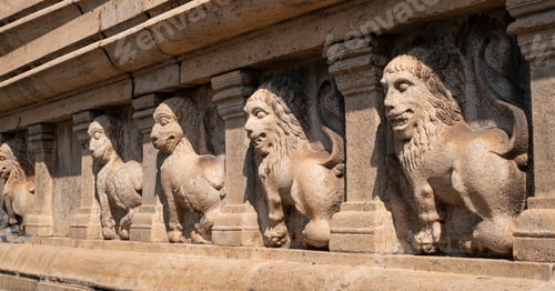 Preview: Buddha statues in a Sri Dalada Maligawa