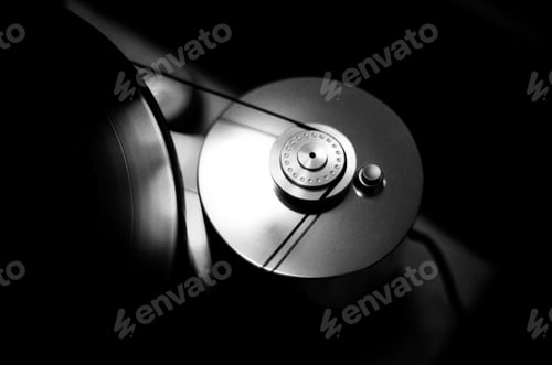 Preview: Grayscale shot of an old vintage vinyl record player