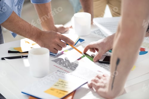 Preview: casual businessmen working on new project at modern office, business teamwork