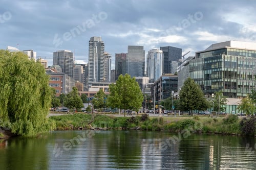 Preview: Lake Union in summer with Seattle skyline.