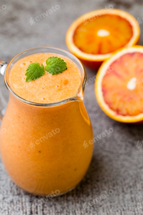 Preview: Red Orange Smoothie, decor mint leaves.