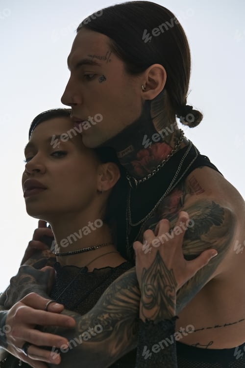 Preview: Inked love: stylish couple with tattoos
